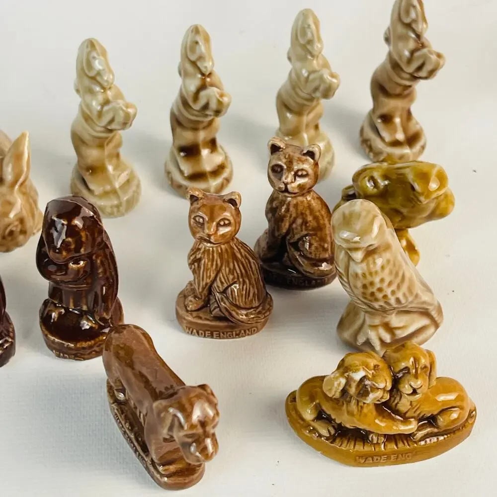 Vintage Wade England Red Rose Tea Figurines Lot of 41 - Picture 6 of 7
